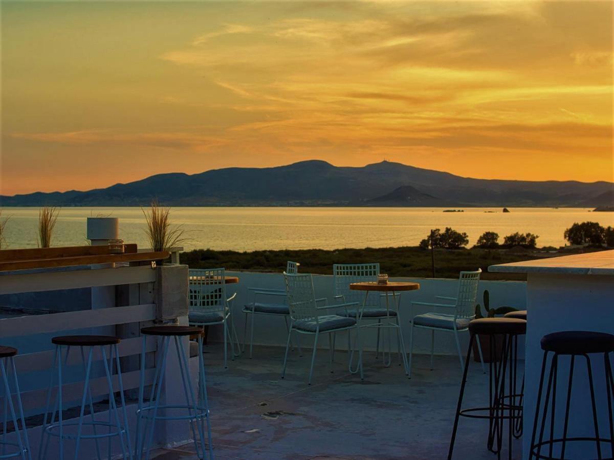 Studios Vrettos Beachfront Hotel Plaka  Exterior photo