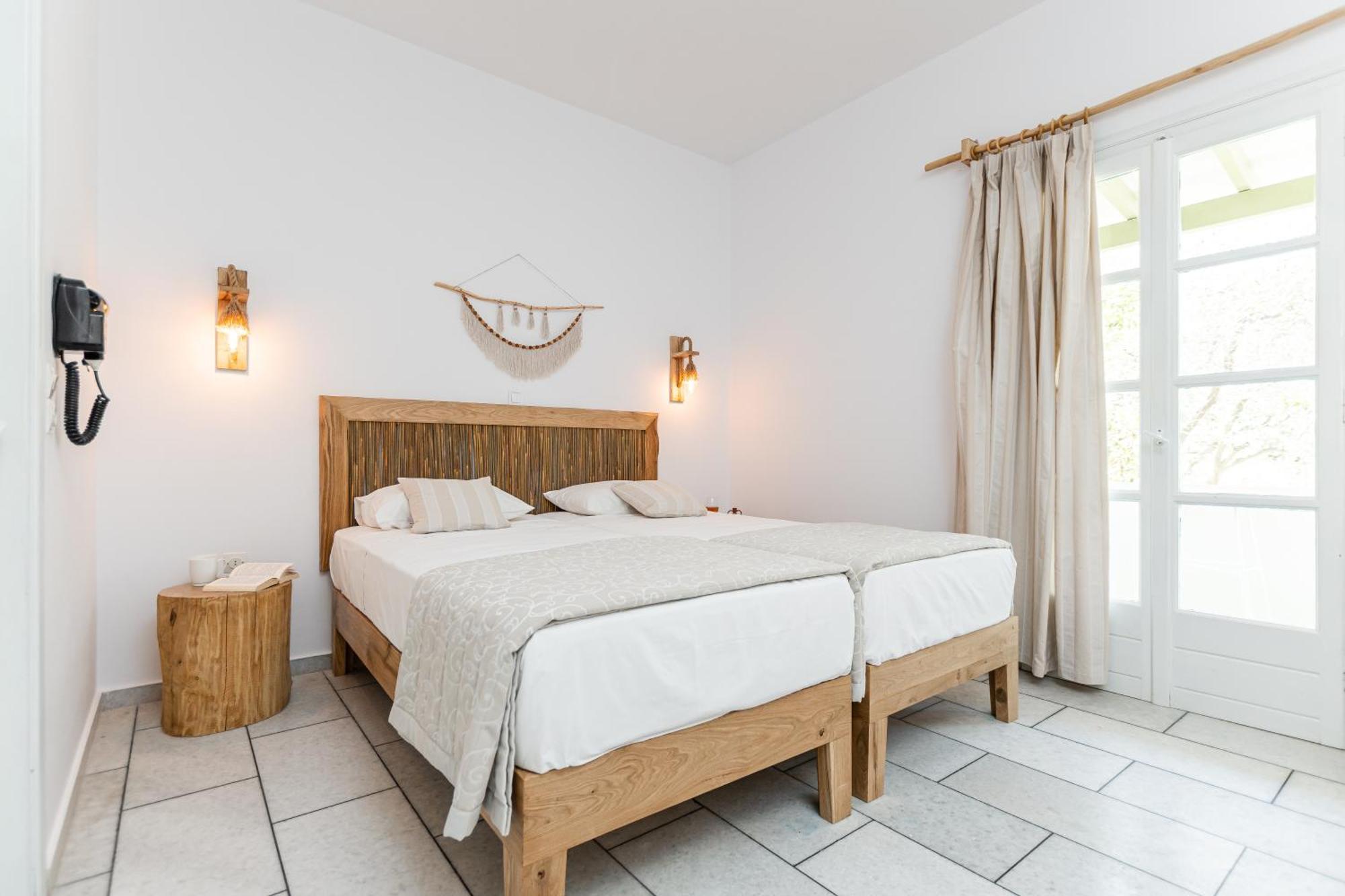 Studios Vrettos Beachfront Hotel Plaka  Exterior photo